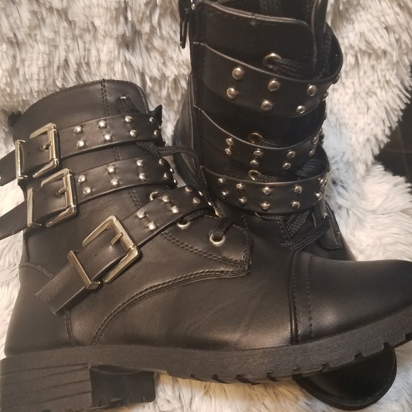 🖤..Studded boots .🖤 - Picture 2 of 4